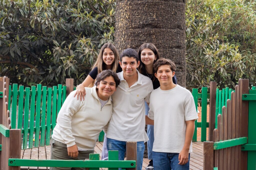 Los 5 miembros de nuestro consejo estudiantil. Camila Marroquín, Cristian Duarte, Marcelo Rojas, Paola Martinez, Nicolás Cáceres. (Izq. a Der.)